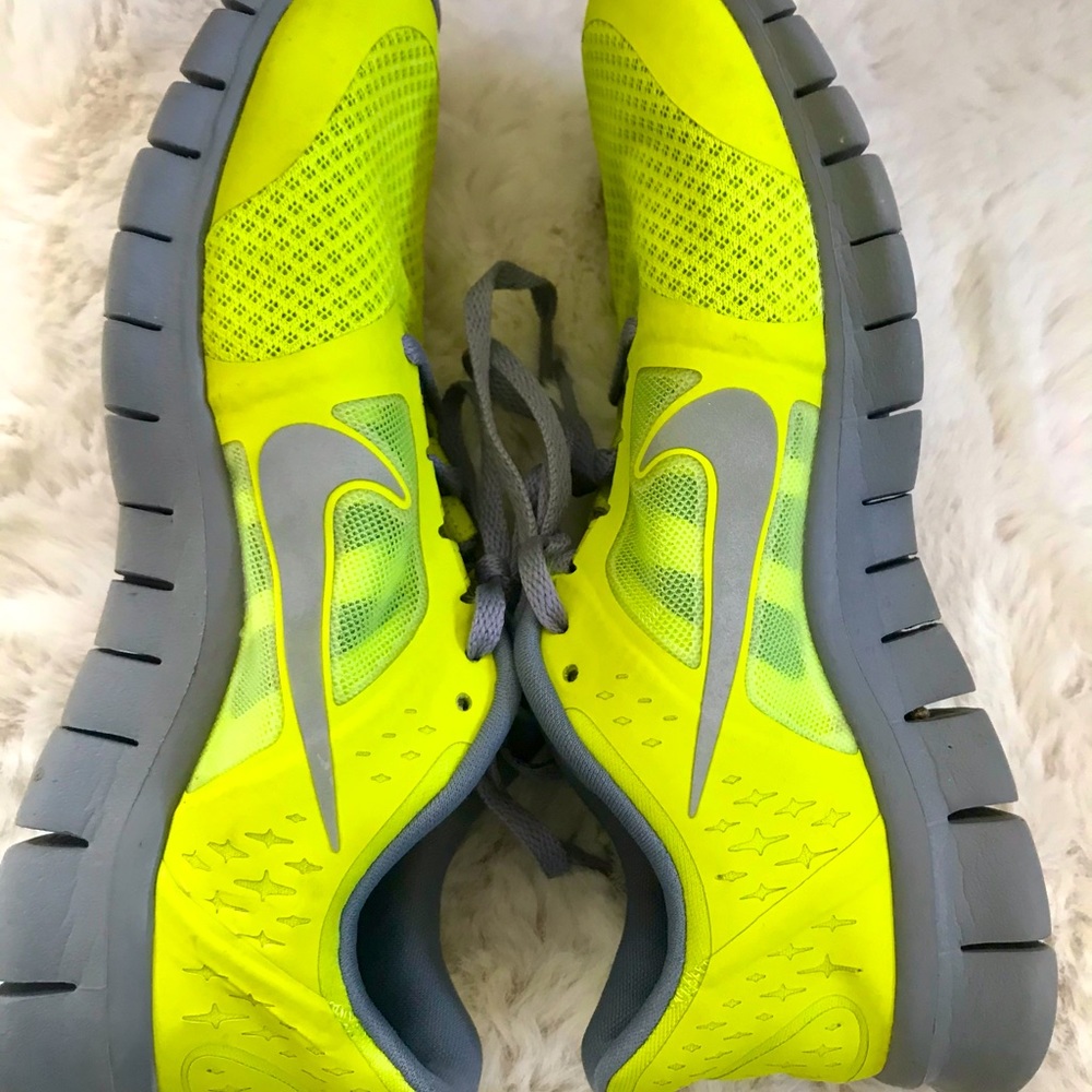 Girl Nike Free Run 3